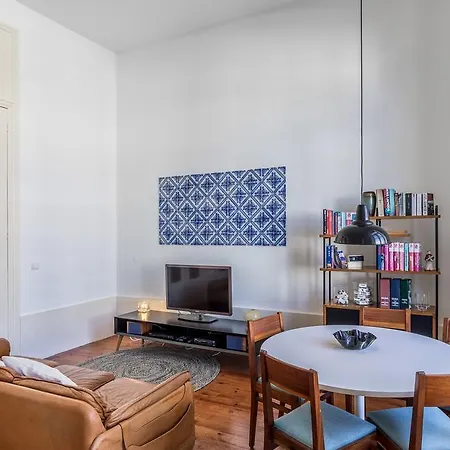 The White Box House Гостевой дом Порту