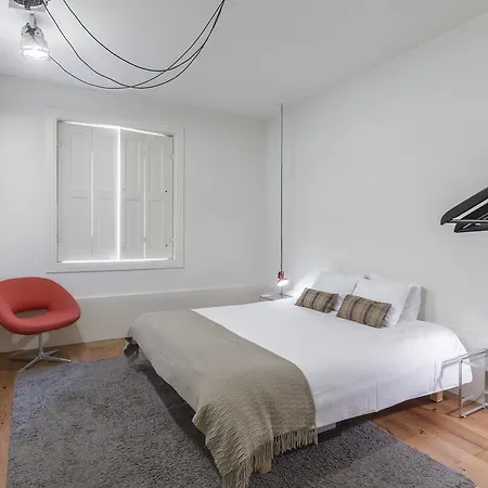 The White Box House Гостевой дом