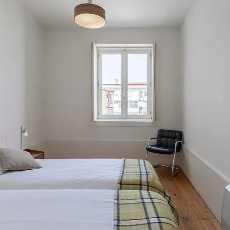 招待所 The White Box House