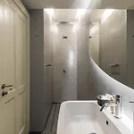 The White Box House בית הארחה